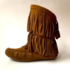 Minnetonka Fringe moccasin size 9